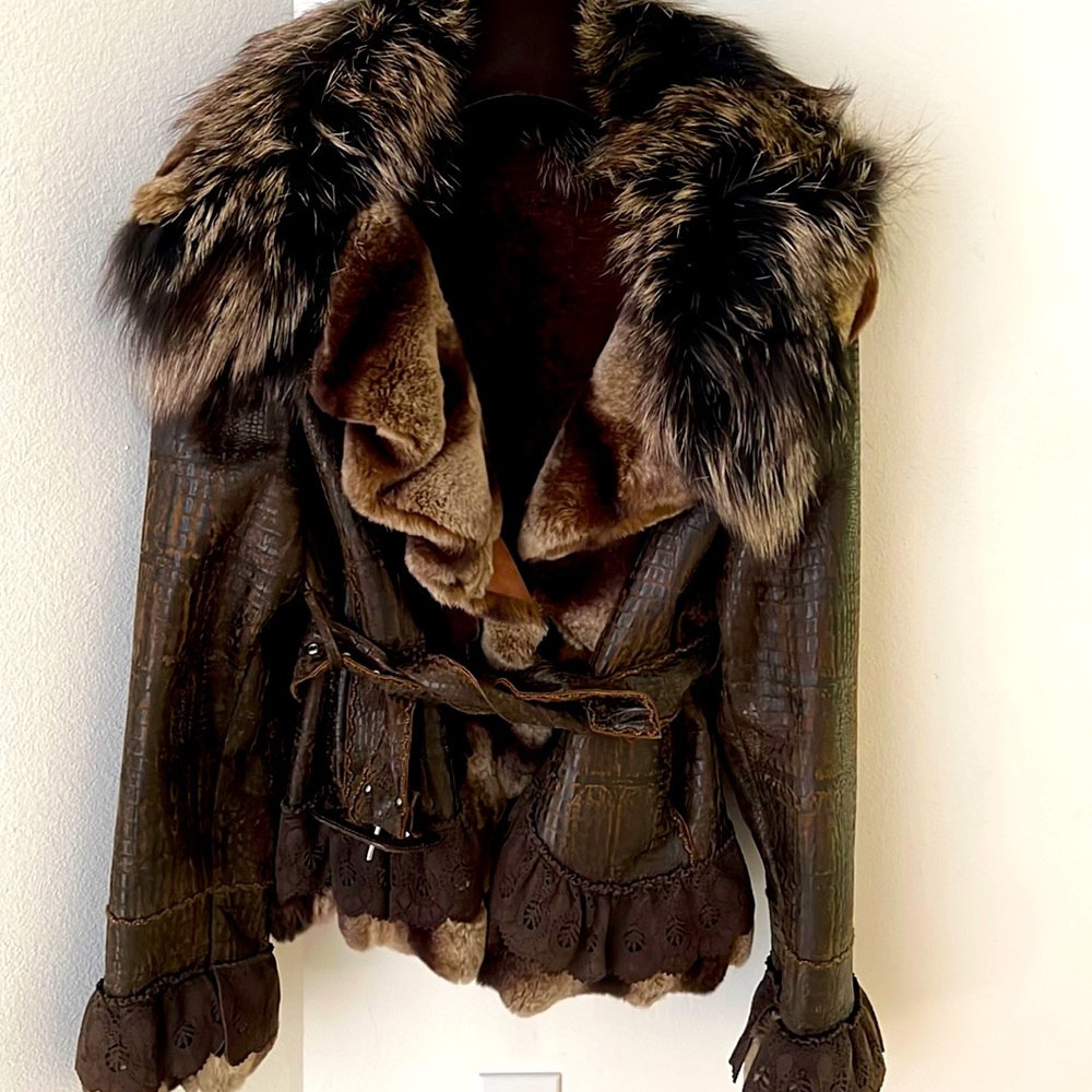 Luxurious Brown Leather Jacket with Fur Trim